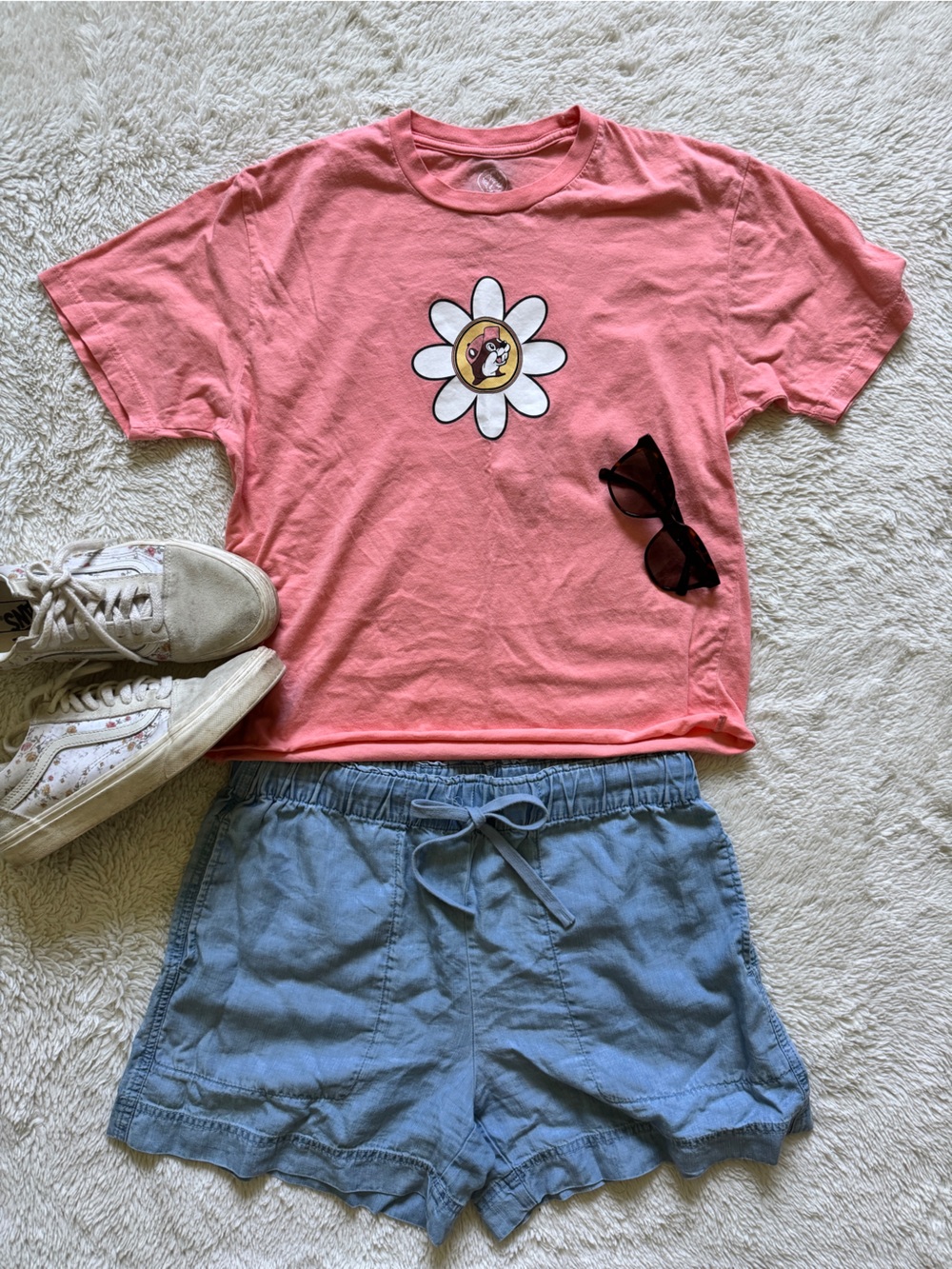Buick-ee’s Coral Pink Cropped Daisy Graphic Tee